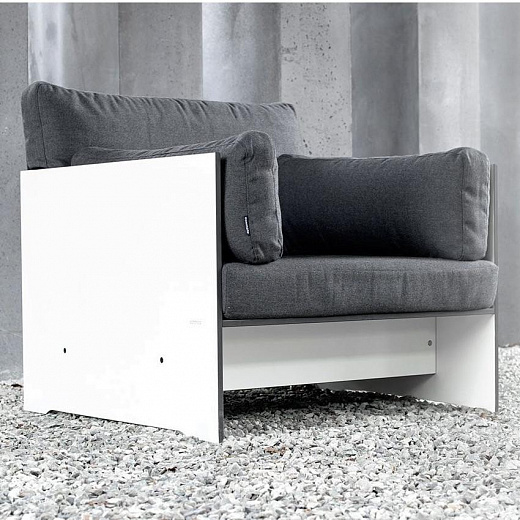 RIVA -Кресло для отдыха на открытом воздухе 58x80x82см 3 каркаса / 4 цвета обивки
 от  conmoto
