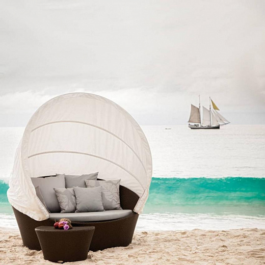 ORBIT -Бронзовый диван-остров с белым капюшоном
 от  dedon